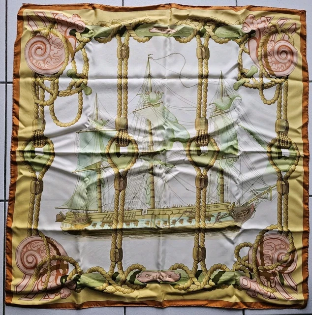 Chapeau Jeux Olympiques Foulard Officiel Des 10èmes Jeux Olympiques D'Hiver De Grenoble 1968 - Acétate 83x86 Cm - Collector Jeux Olympiques 1920