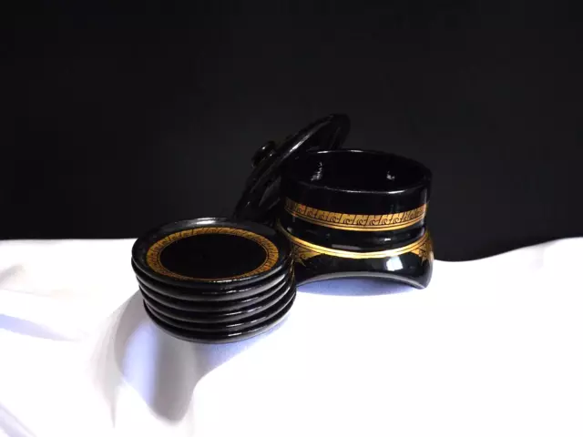 Boîte japonaise artisanal en bois laqué noir et doré avec 6 sous tasses