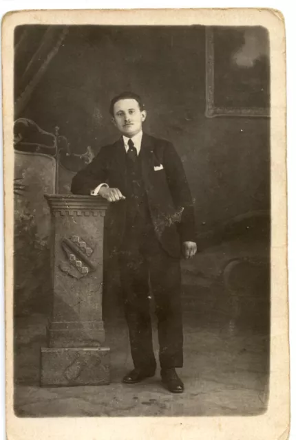 Portrait studio jeune homme -  Ancienne photo CPA an. 1910