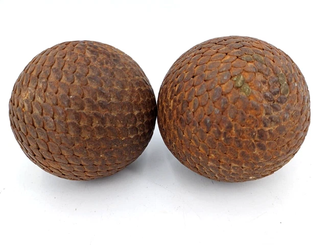 2 Paires De Boules De Pétanque Anciennes En Bois Cloutées (4 Boules)