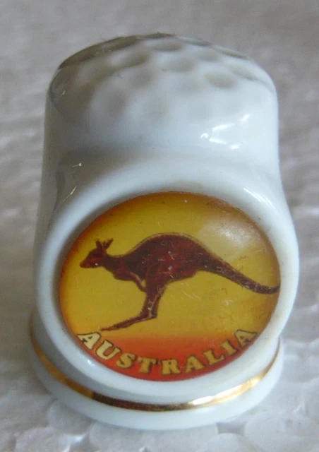 DÉ À COUDRE De Collection En Porcelaine Décoré Du Blason De Nottingham