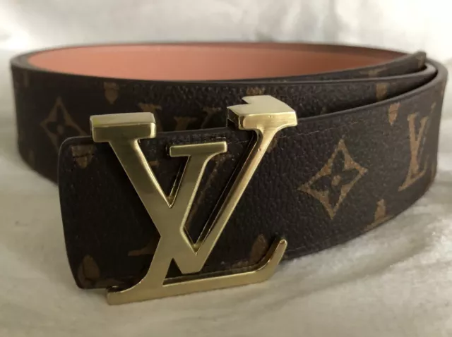 Cintura Louis Vuitton con iniziali LV nera opaca 40MM