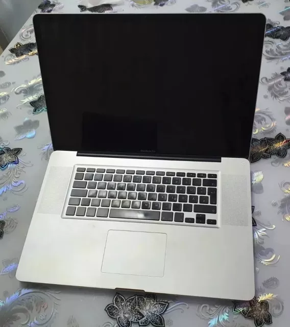 Apple Macbook Pro 17 pollici Intel Core 2 Duo, metà 2009 difettoso