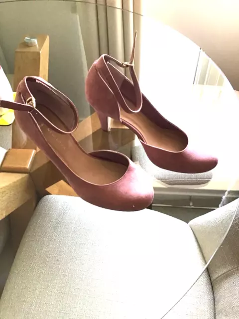 Wide sales fit tarona