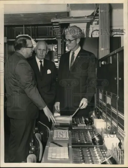 1965 Press Photo US Air Force General tours New York Telephone Company facility