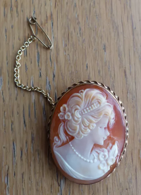 Vintage 9ct Yellow Gold Cameo Brooch or Pendant