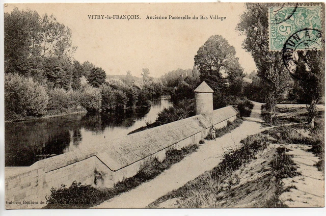 VITRY LE FRANCOIS - Marne - CPA 51 - old footbridge in the lower village