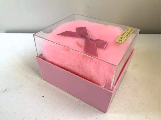 NEW Vintage 1970s TRE-JUR PINK Perfumed Dusting Powder Puff Lucite Box~ 3 oz NOS