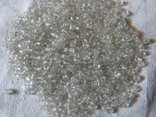 Perles anciennes en verre année 1930 couleur transparente