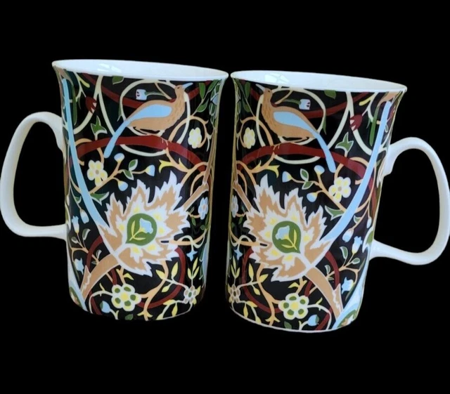 Par de tazas altas de té de café junto al agua de China fina estilo William Morris