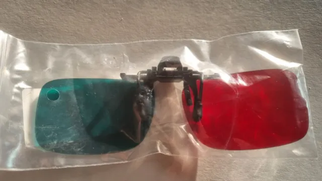 1 pair Red/ Green 3D  clip on to your prescription glasses PRINT OR PHOTOS