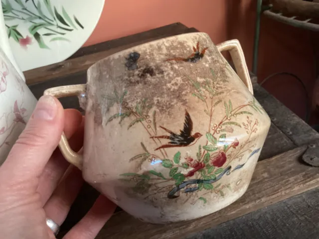 Ancien pot Sarreguemines, sucrier décor d'oiseaux et papillons