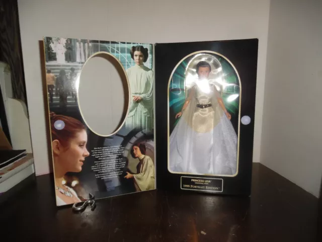 Star Wars IV New Hope 1999 Portrait Edition Ceremonial Princess Leia Doll New