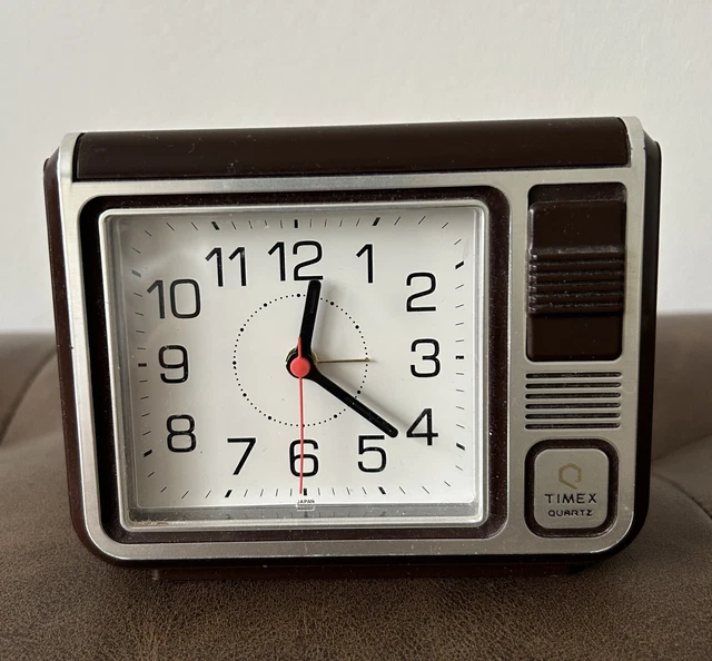 VINTAGE TIMEX BATTERY Operated Quartz Alarm Clock Model 7611 Made in