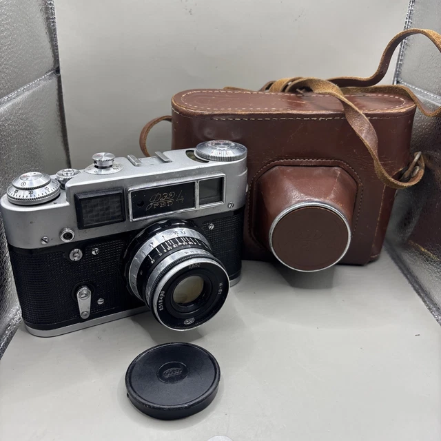 VINTAGE RUSSIAN FED Rangefinder 35mm Film Camera Case Winds