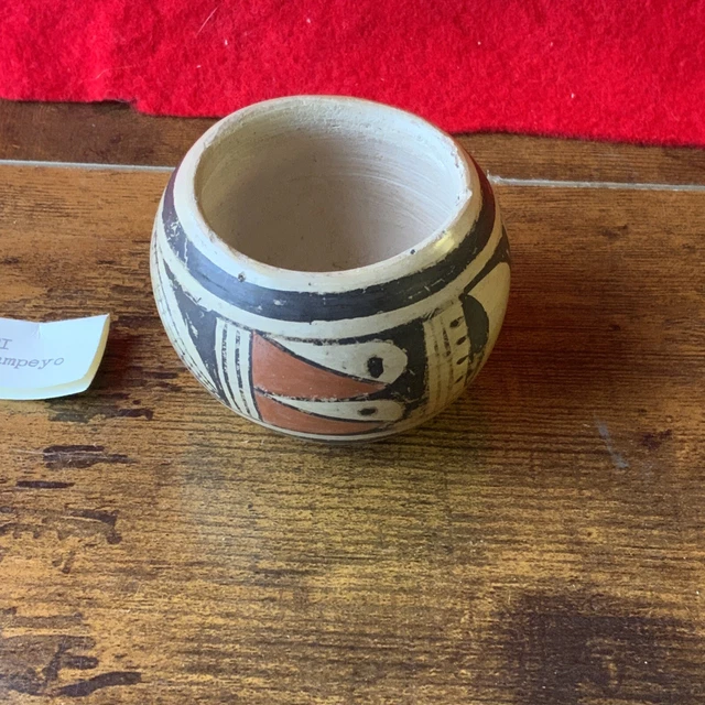 VINTAGE MINIATURE HOPI INDIAN POTTERY BOWL POT Signed FANNIE NAMPEYO?