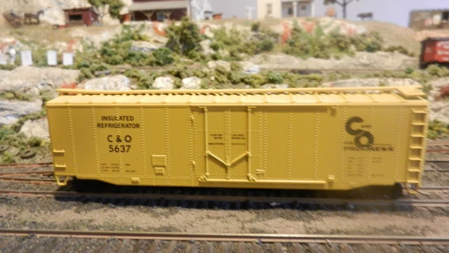 Athearn Rail Runner BB Ltd Run HO 50' Plug Door Boxcar, C&O, Upgraded Exc