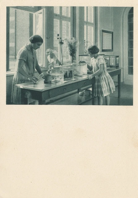 Ansichtskarte AK Dresden-Johannstadt Staatl. Höhere Mädchenschule Aquarien 1933