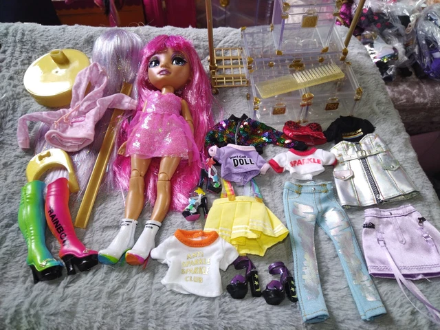MGA Entertainment Rainbow High Fashion Studio Avery Styles Doll with outfits