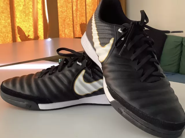 tiempo nike 42 Fußball Schwarz Hallenschuhe neuwertig