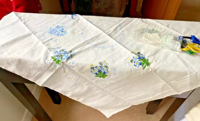PRETTY VINTAGE WHITE COTTON TABLECLOTH 30" x 30" PART WORKED EMBROIDERY ~THREADS
