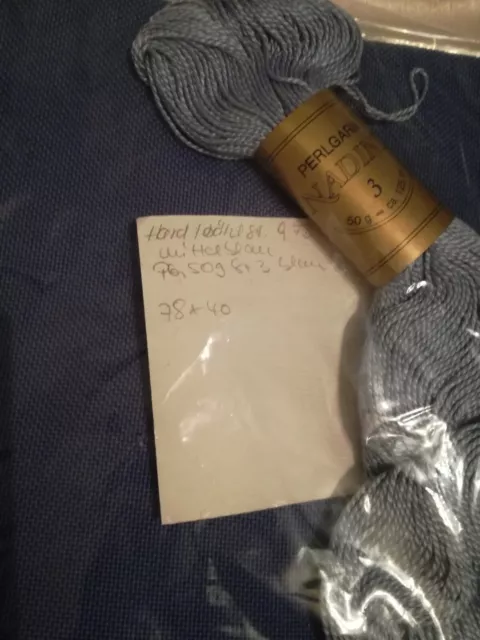 Hardanger Stoff, 9 Fd, mittelblau, 50 g Perlgarn Stärke 3 hellblau
