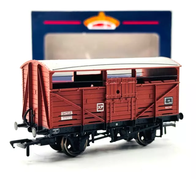 Bachmann 00 Gauge - 37-712 - 8 Ton Cattle Wagon Br Bauxite - Boxed