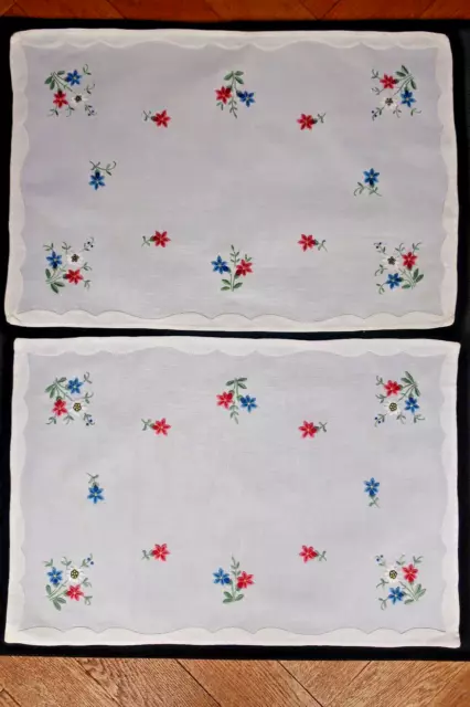 Linge Ancien - lot 2 Beaux sets de table brodés fleurs edelweiss napperon