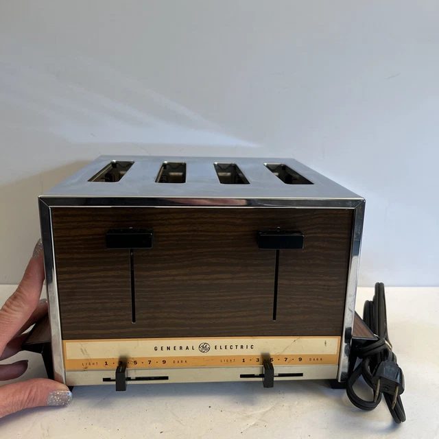 VINTAGE GE GENERAL Electric 4 Slice Toaster Wood Grain Chrome Very