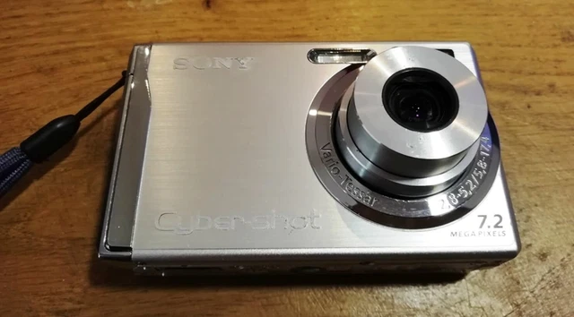 Appareil photo numérique vintage joli Sony Cyber-Shot DSC-W80, 7,2Mp, Japon 2007