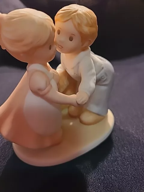 Homco Home interiors circle of friends Masterpiece First Kiss figurine 2