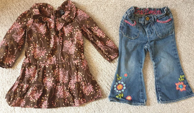 Abito a maniche lunghe GAP 18-24 mesi per ragazze 18-24 mesi e jeans svasati. In perfette condizioni e bella