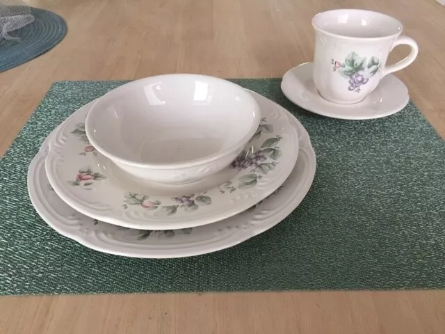 Pfaltzgraff Grapevine Dinnerware, 78 Pieces, Will Consider Dividing Pfaltzgraff Grapevine Dinnerware, 78 Pieces, Will Consider Dividing