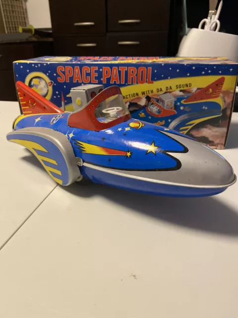 VINTAGE TIN PLATE TOY SPACE PATROL ROCKET WITH ROBOT DRIVER MF-742 Metalmania