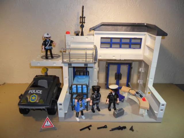 PLAYMOBIL POLICE STATION (Police Car,Accessories,Figures,Furniture 9372)