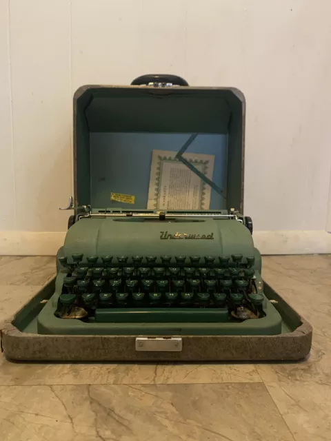 1954 Underwood De Luxe  Portable Typewriter Green with Case R Serial Number