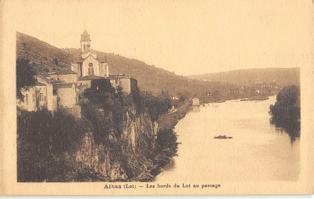 Photo à Saint-Martin-Labouval (46330) : L'église - Saint-Martin