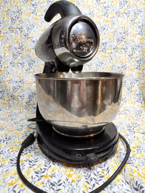https://www.picclickimg.com/QYUAAOSw955lAyte/Vintage-Sunbeam-mixmaster-heritage-series-black-with-bowl.webp