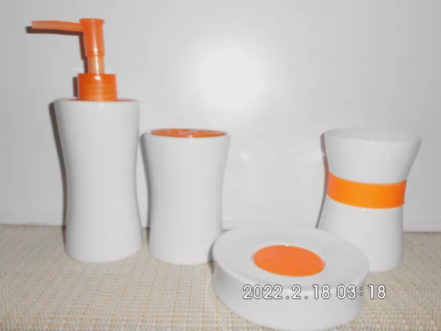 Badezimmer-Set 4-teilig, Porzellan, weiß/orange, Seifenschale&-spender, 2 Becher