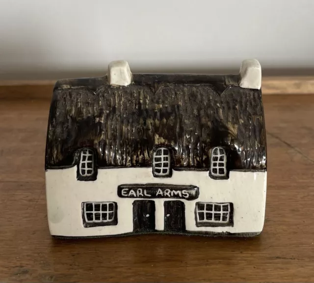 Britain In Miniature Hancrafted Public House No.6 ‘Earl Arms’. Tey Terra Crafts