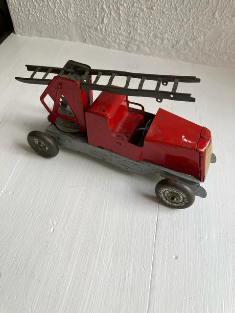Deux camions de pompiers Joustra, tô... | Jouets et maquettes: enchères