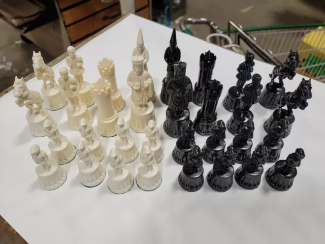 Gallant Knight Chess Pieces continental 4 7/8" King new old stock