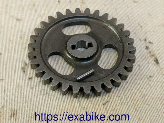 pignon de pompe à huile pour Suzuki GN 125  de 1982 à 2001 (NF41A)
