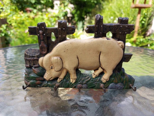 Vintage Look Cast Metal Rustic Farmhouse Pig Wall Mounted Key Rack 5 Hooks