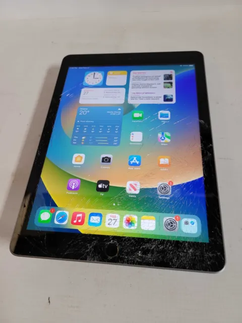 Apple iPad 5th Gen 32GB (A1822) -READ