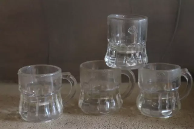 lot de 4 petits godets, verres a liqueur