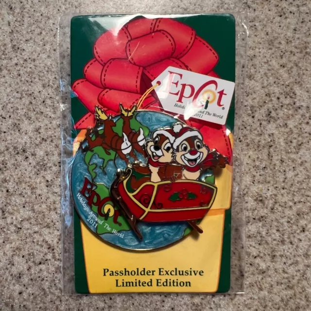 Disney WDW Holidays Around The World Epcot Chip & Dale Passholder Exclusive Pin