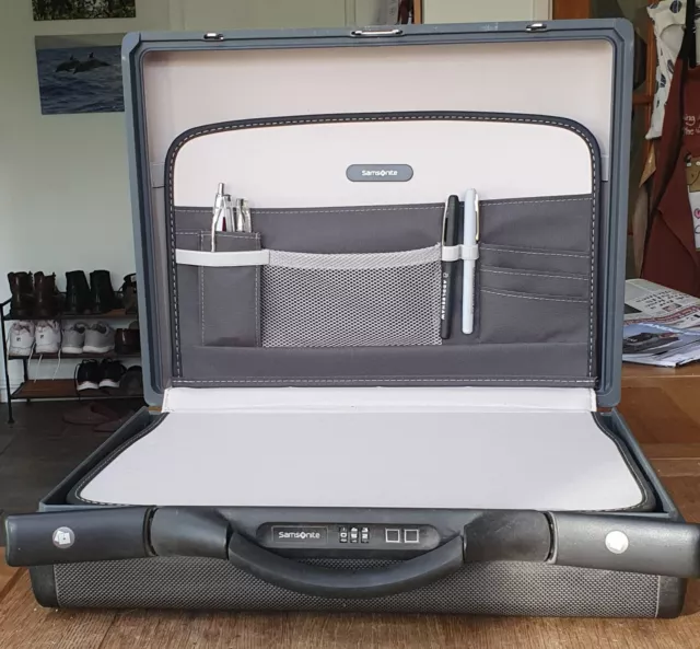 VINTAGE BLACK SAMSONITE Hard Shell Briefcase Combo Lock Executive