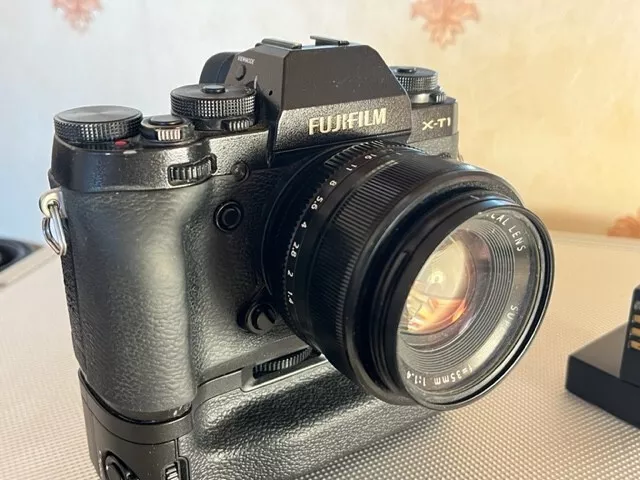 Fuji X-T1 Camera body with battery grip and flash  * Price Reduced *