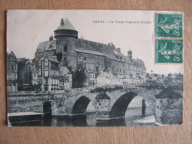 Cpa Laval (53 Mayenne) Le Vieux Pont Et Le Chateau.